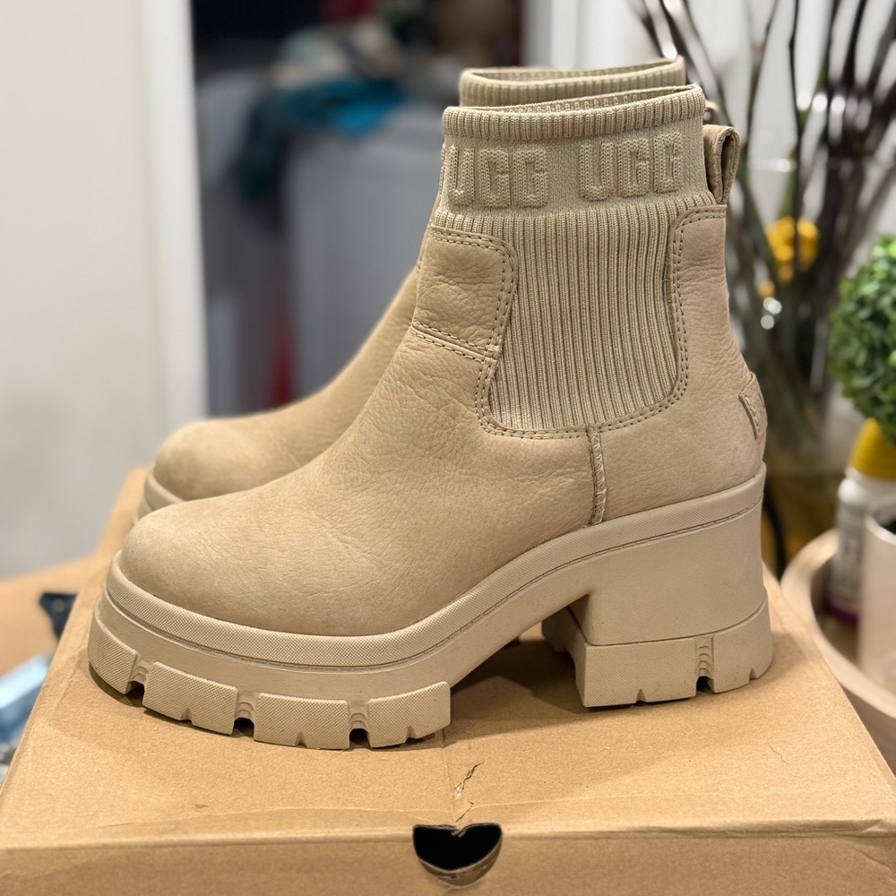 UGG Brooklyn Chelsea boots - Picture 2 of 6